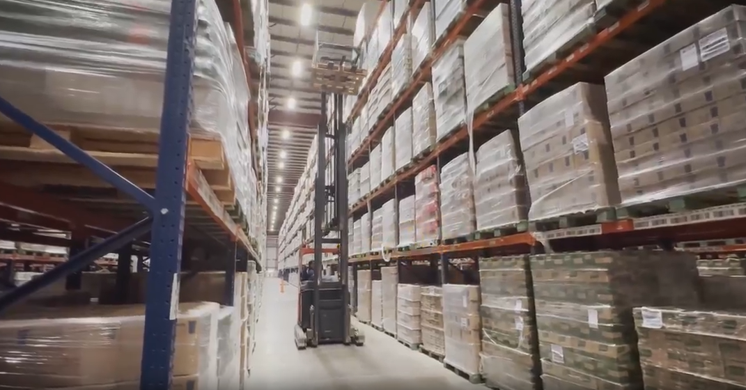 CONTROL DE INVENTARIOS EN CENTROS DE DISTRIBUCION CON TECNOLOGIA RFID